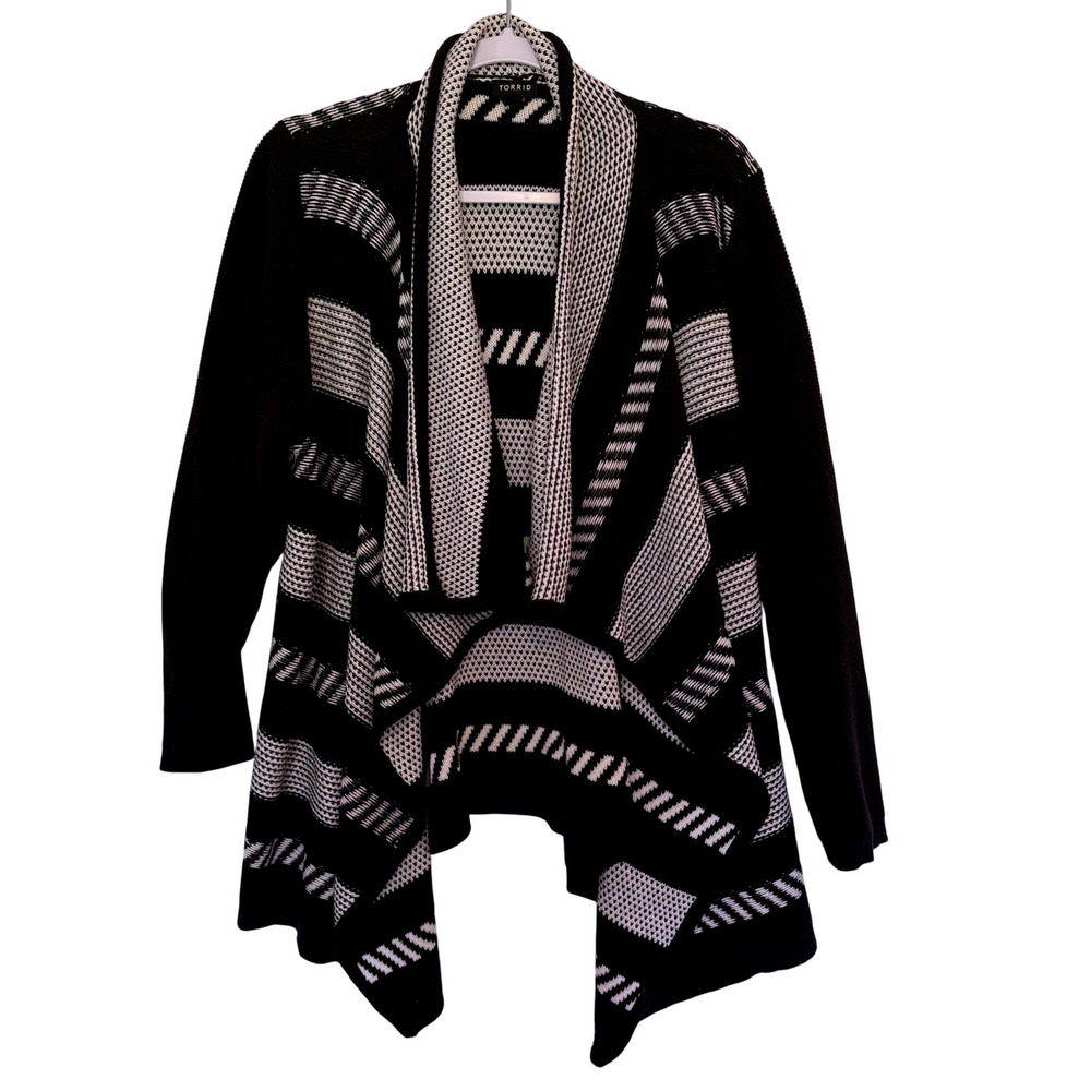 Torrid Cardigan 1 1X Black White Graphic Geometric Stripe Draped Open Front Cozy